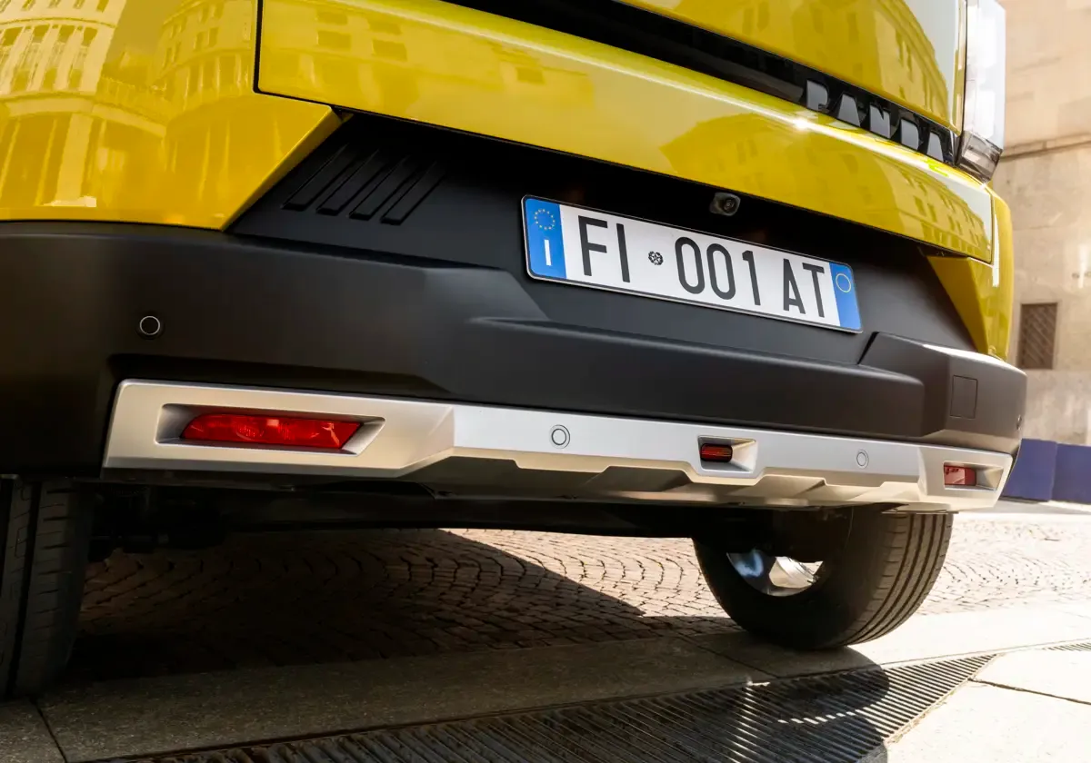 Elettronauti - Fiat Grande Panda - Giallo - Presa di ricarica - Vista anteriore