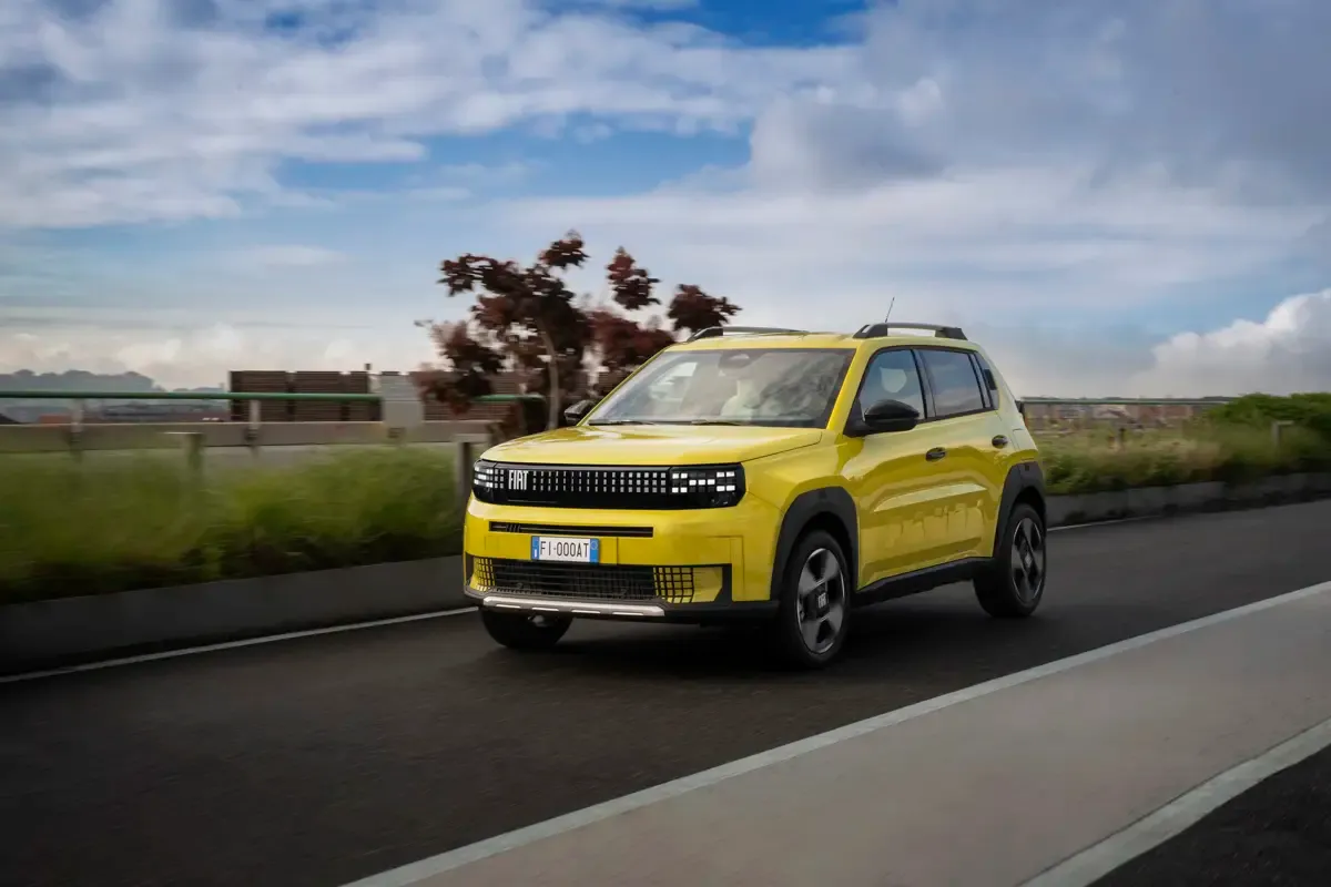 Elettronauti - Fiat Grande Panda - Giallo - Esterno - Vista anteriore a tre quarti