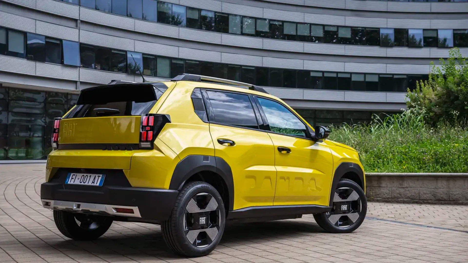Elettronauti - Fiat Grande Panda - Giallo - Esterno - Vista anteriore a tre quarti