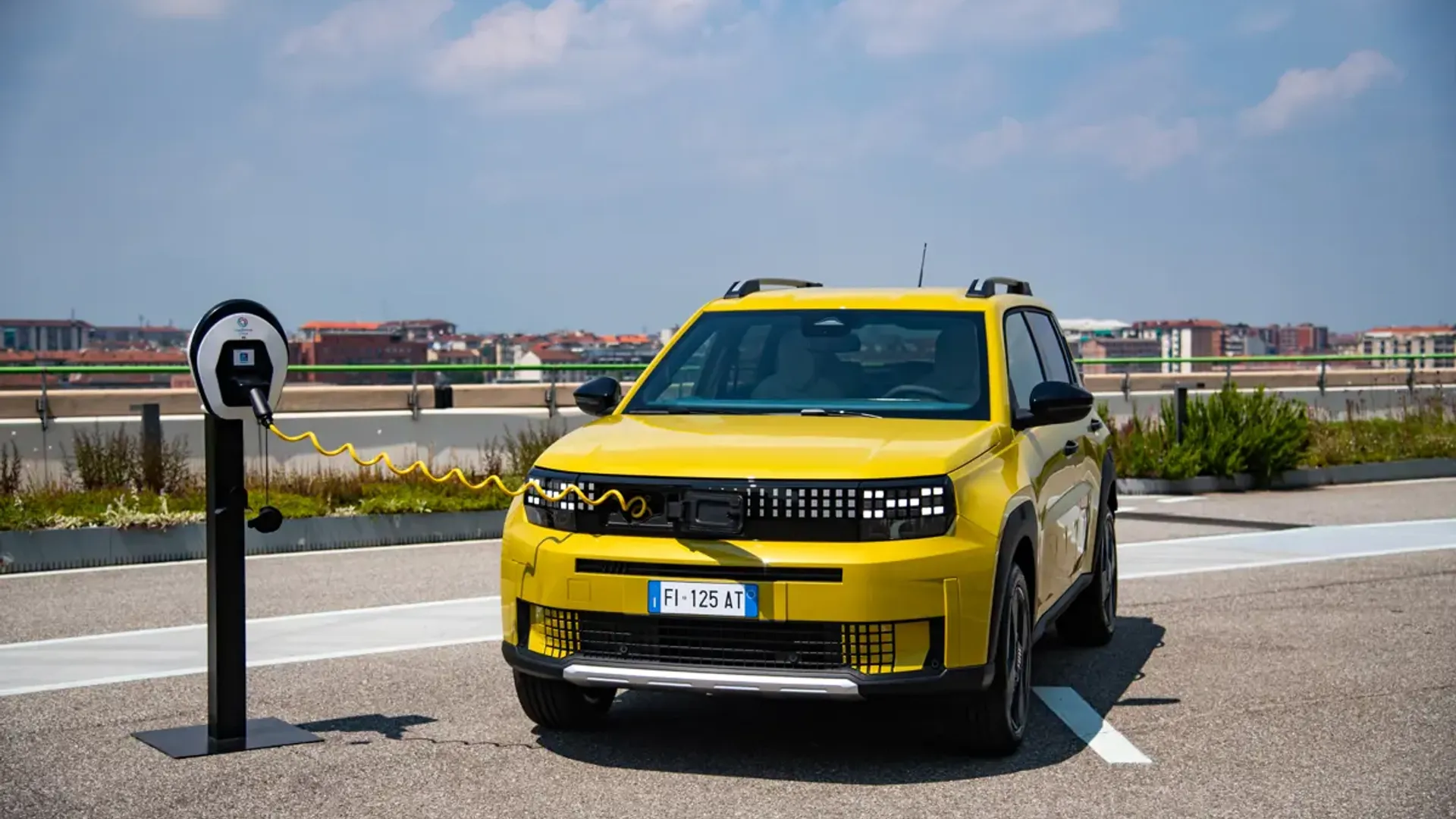 Elettronauti - Fiat Grande Panda - Giallo - Esterno - Vista anteriore a tre quarti