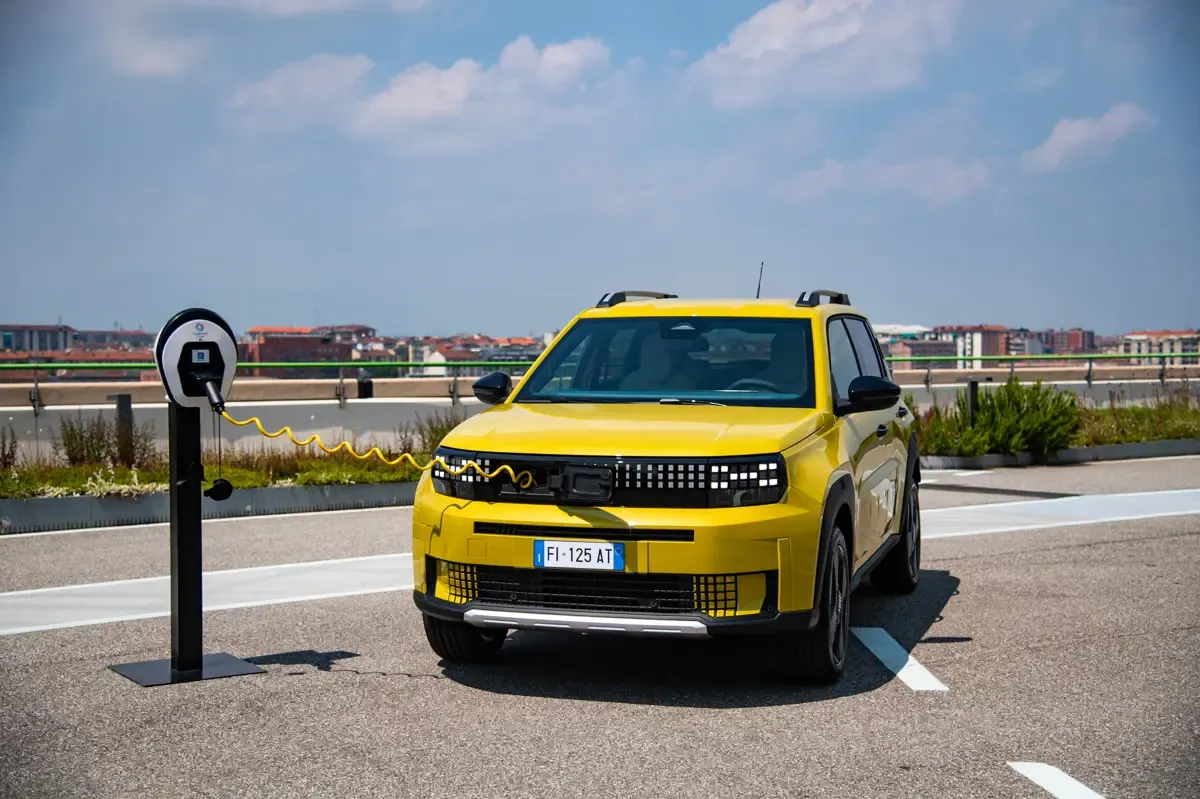 Elettronauti - Fiat Grande Panda - Giallo - Esterno - Vista anteriore a tre quarti