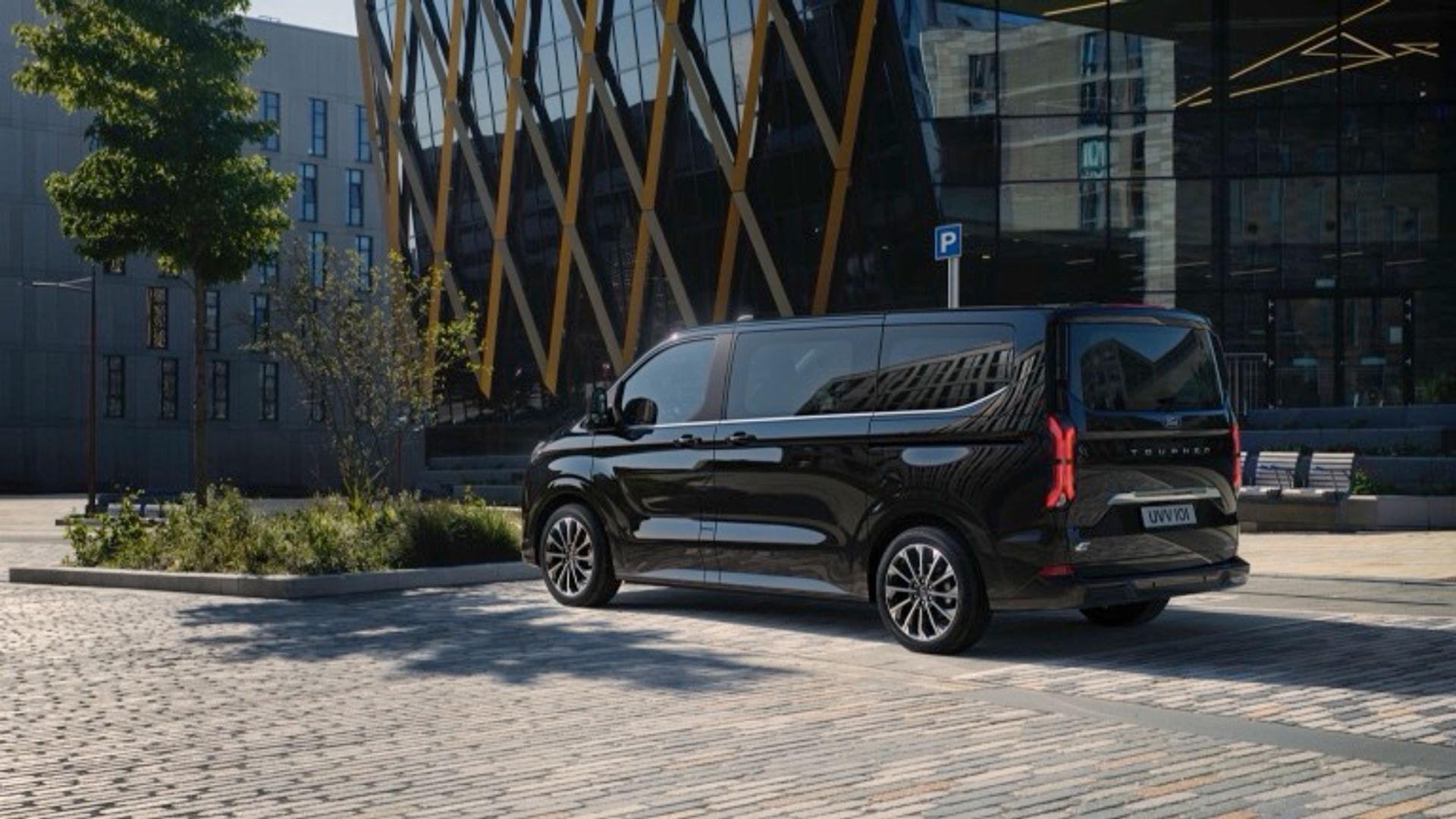 Ford e-Tourneo Custom L1 160 kW