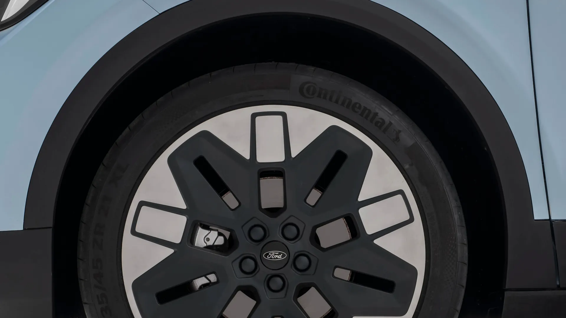 Ford Explorer Extended Range AWD
