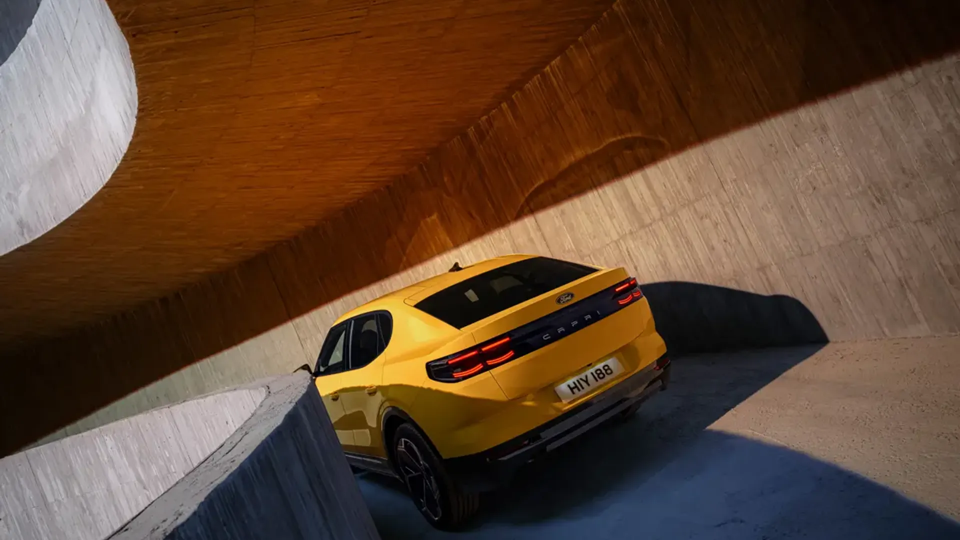 Elettronauti - Ford Capri Standard Range RWD - Giallo - Esterno - Vista anteriore a tre quarti