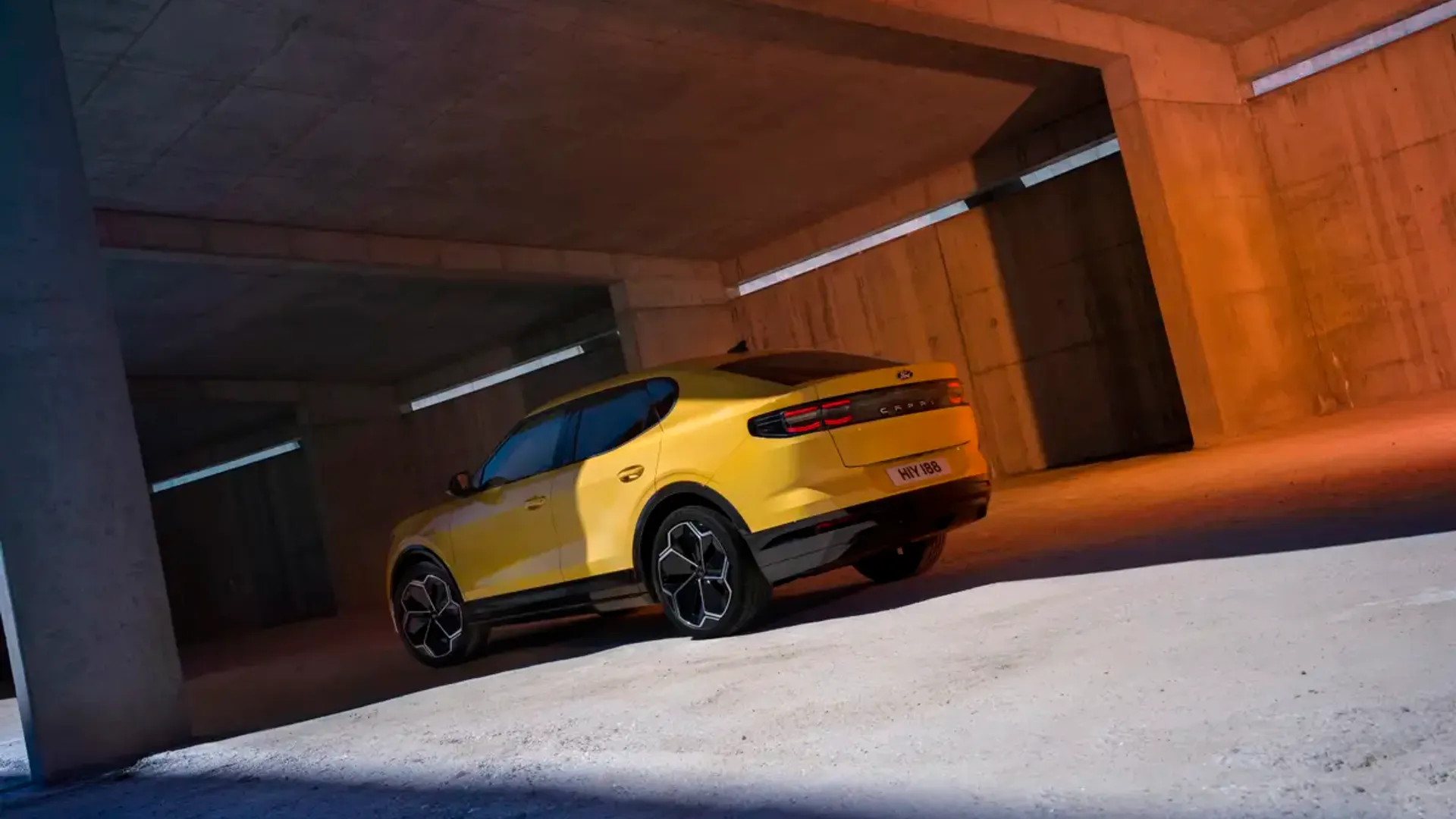 Elettronauti - Ford Capri Standard Range RWD - Giallo - Esterno - Vista anteriore a tre quarti