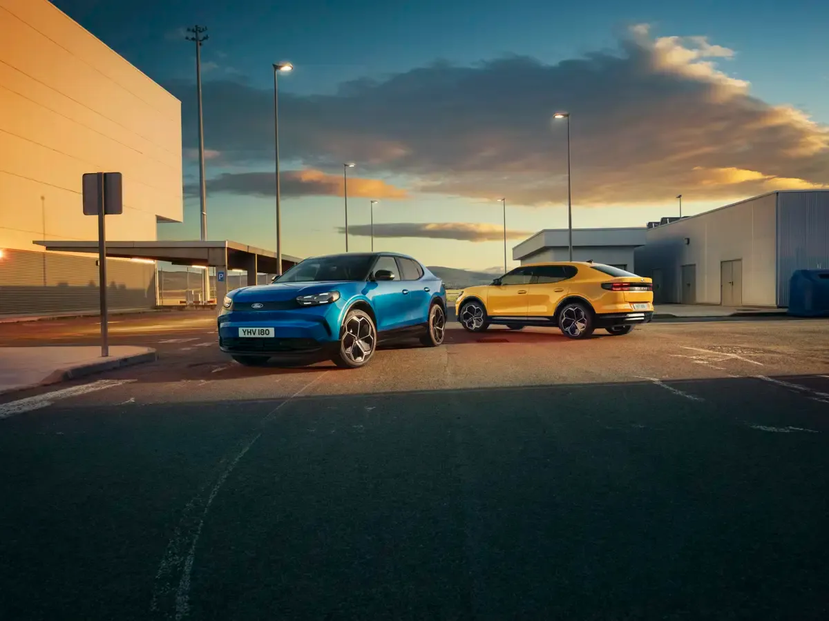 Elettronauti - Ford Capri Standard Range RWD - Giallo - Esterno - Vista anteriore a tre quarti