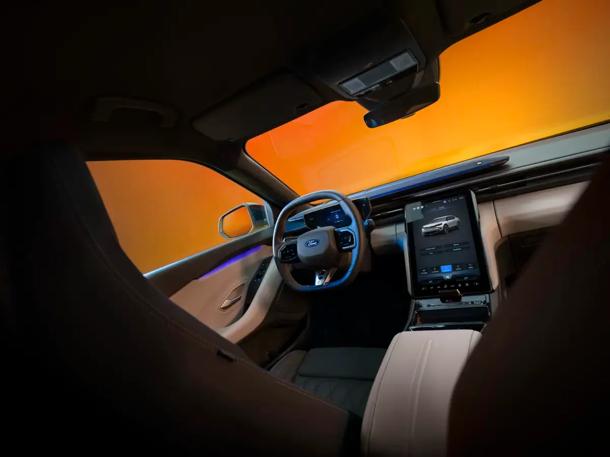 Elettronauti - Ford Capri Standard Range RWD - Infotainment - Vista della plancia
