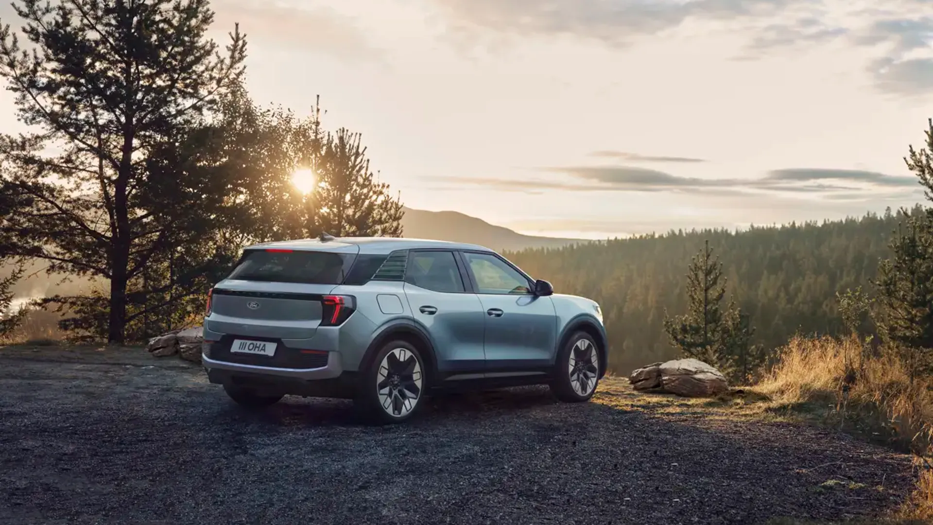 Elettronauti - Ford Explorer Extended Range AWD - Blu - Esterno - Vista anteriore a tre quarti