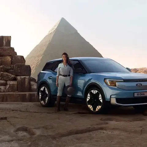 Elettronauti - Ford Explorer Standard Range RWD - Blu - Esterno - Vista anteriore a tre quarti