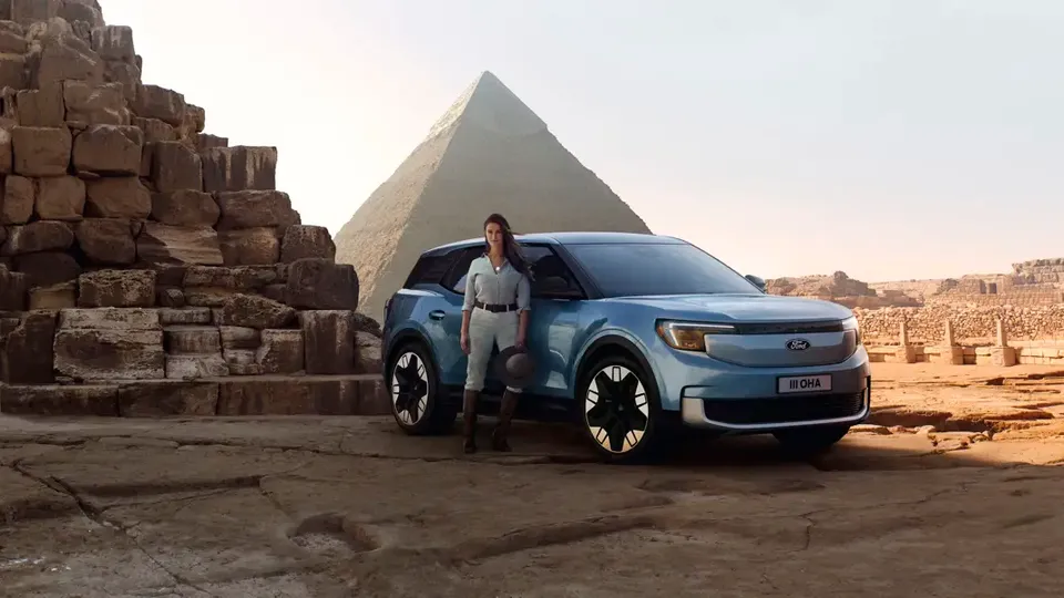 Elettronauti - Ford Explorer Standard Range RWD - Blu - Esterno - Vista anteriore a tre quarti