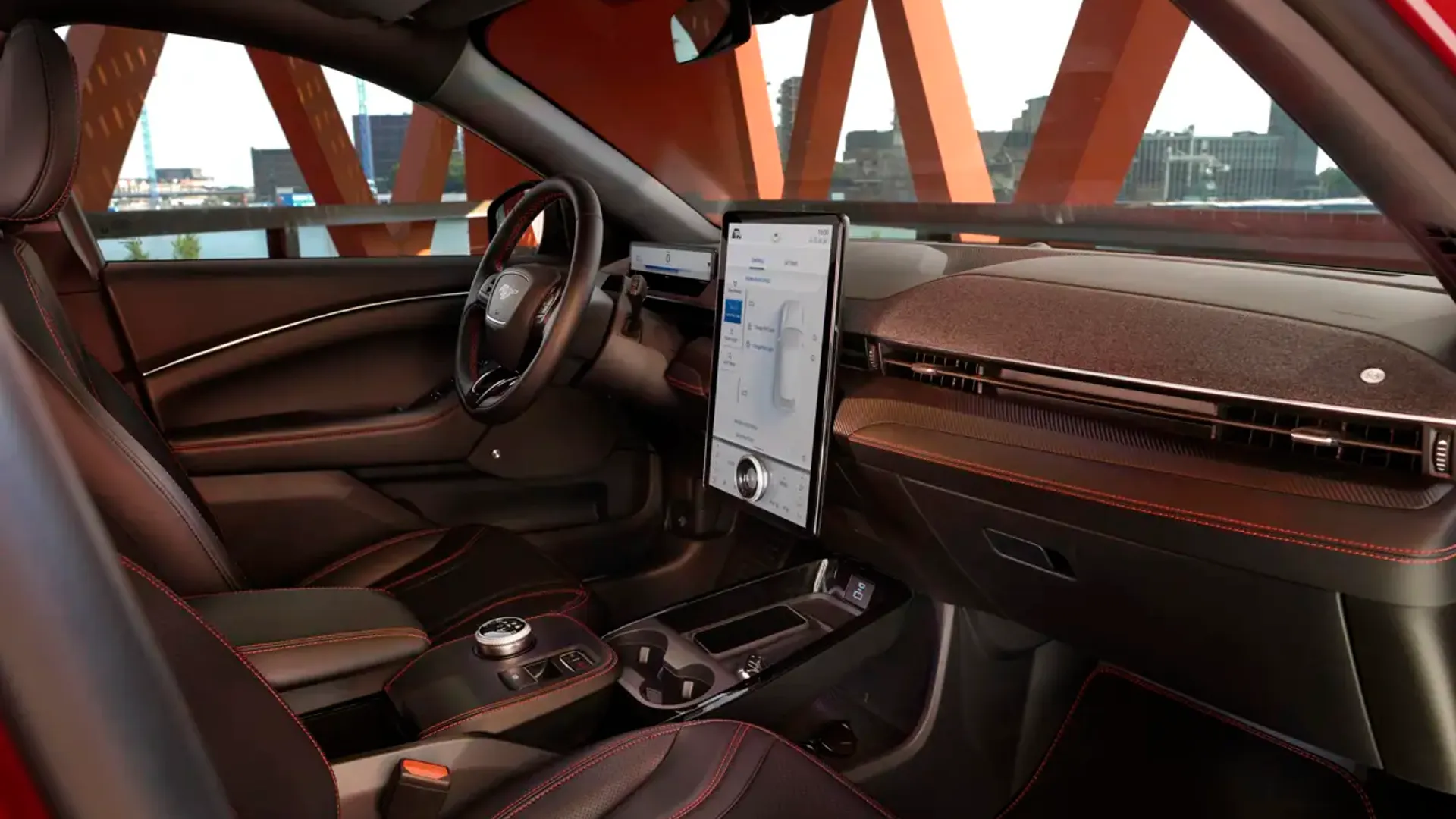 Elettronauti - Ford Mustang Mach-E Extended Range AWD - Plancia - Vista della plancia