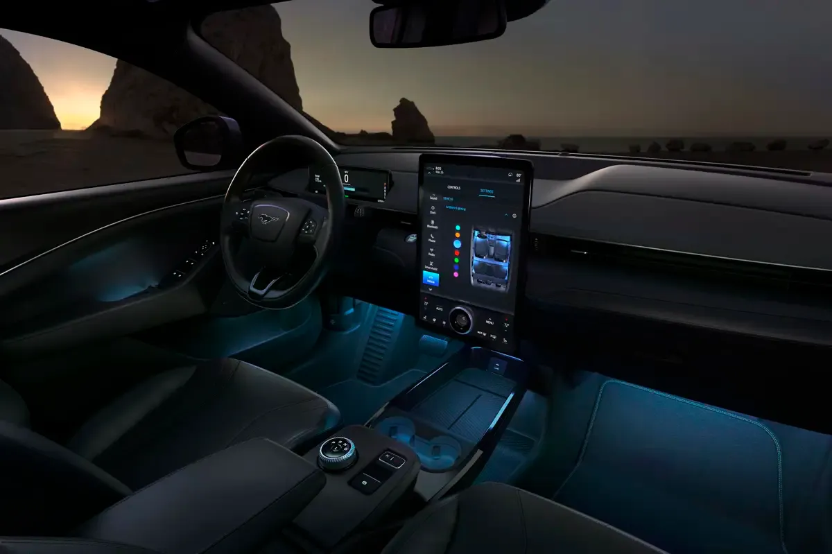 Elettronauti - Ford Mustang Mach-E Extended Range AWD - Plancia - Vista della plancia