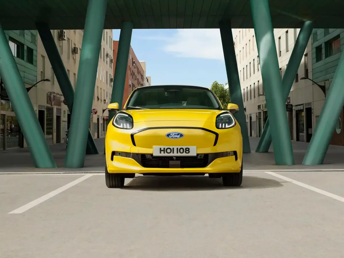 Elettronauti - Ford Puma Gen-E - Blu - Esterno - Vista anteriore a tre quarti