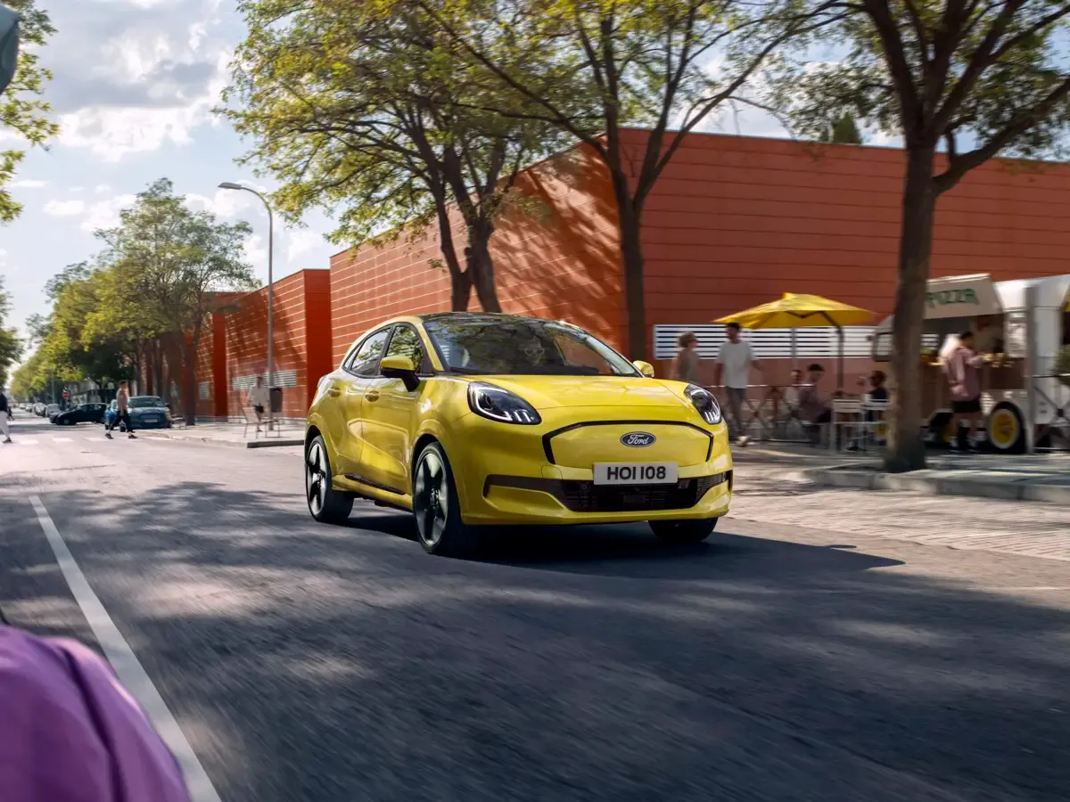 Elettronauti - Ford Puma Gen-E - Grigio - Esterno - Vista anteriore a tre quarti