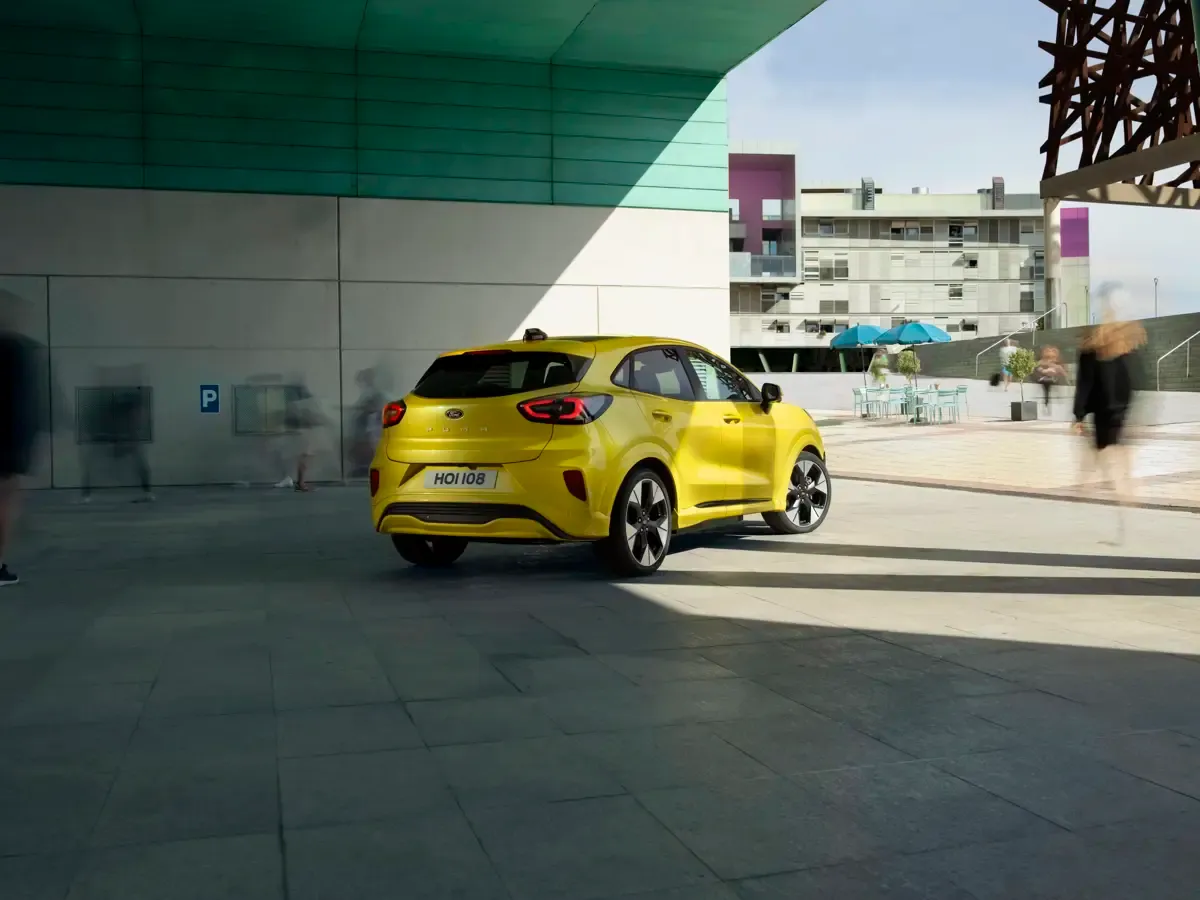 Elettronauti - Ford Puma Gen-E - Yellowish-Green - Esterno - Vista anteriore a tre quarti