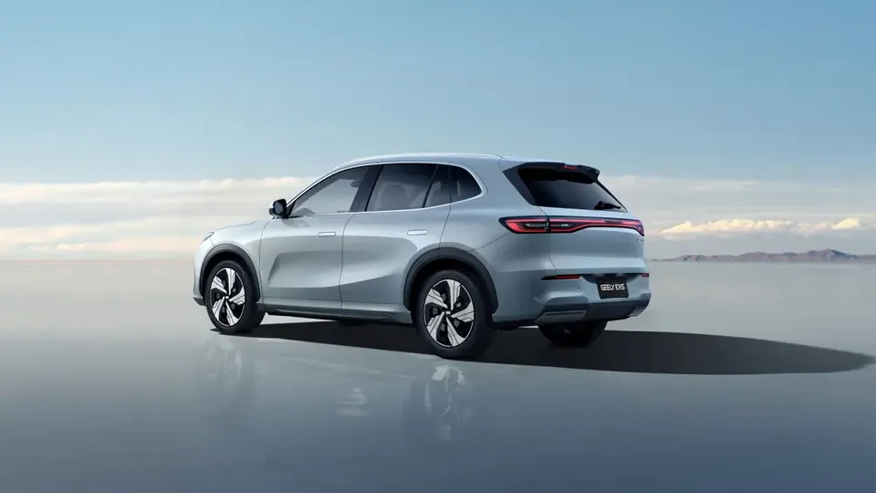 Elettronauti - Geely EX5 60.2kWh - Light Blue - Esterno - Vista anteriore a tre quarti