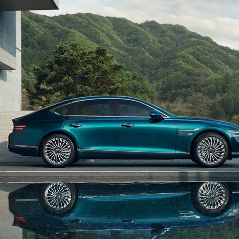Genesis g80 elettronauti vista laterale verde acqua