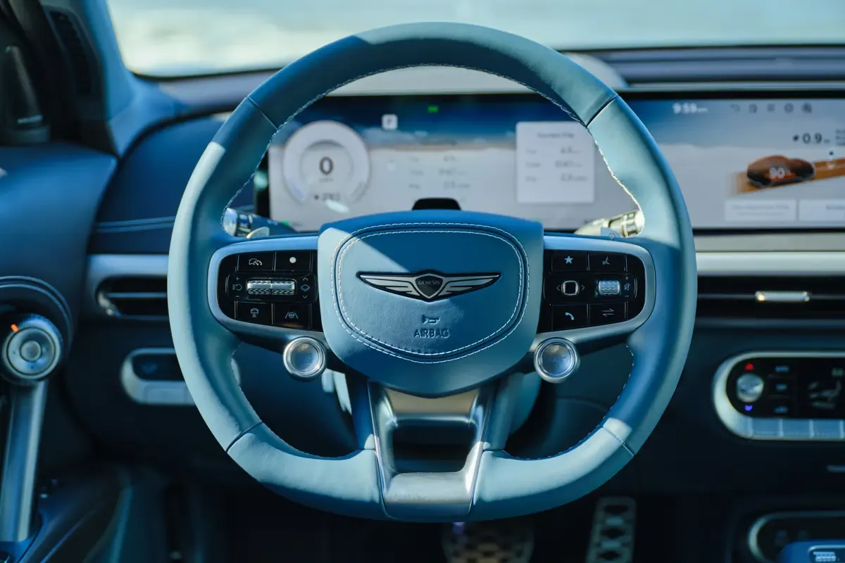 Elettronauti - Genesis GV60 Pure - Interni
