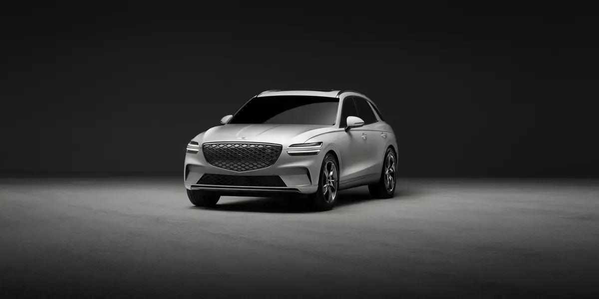 Elettronauti - Genesis Electrified GV70 AWD - Bianco - Esterno - Vista anteriore a tre quarti