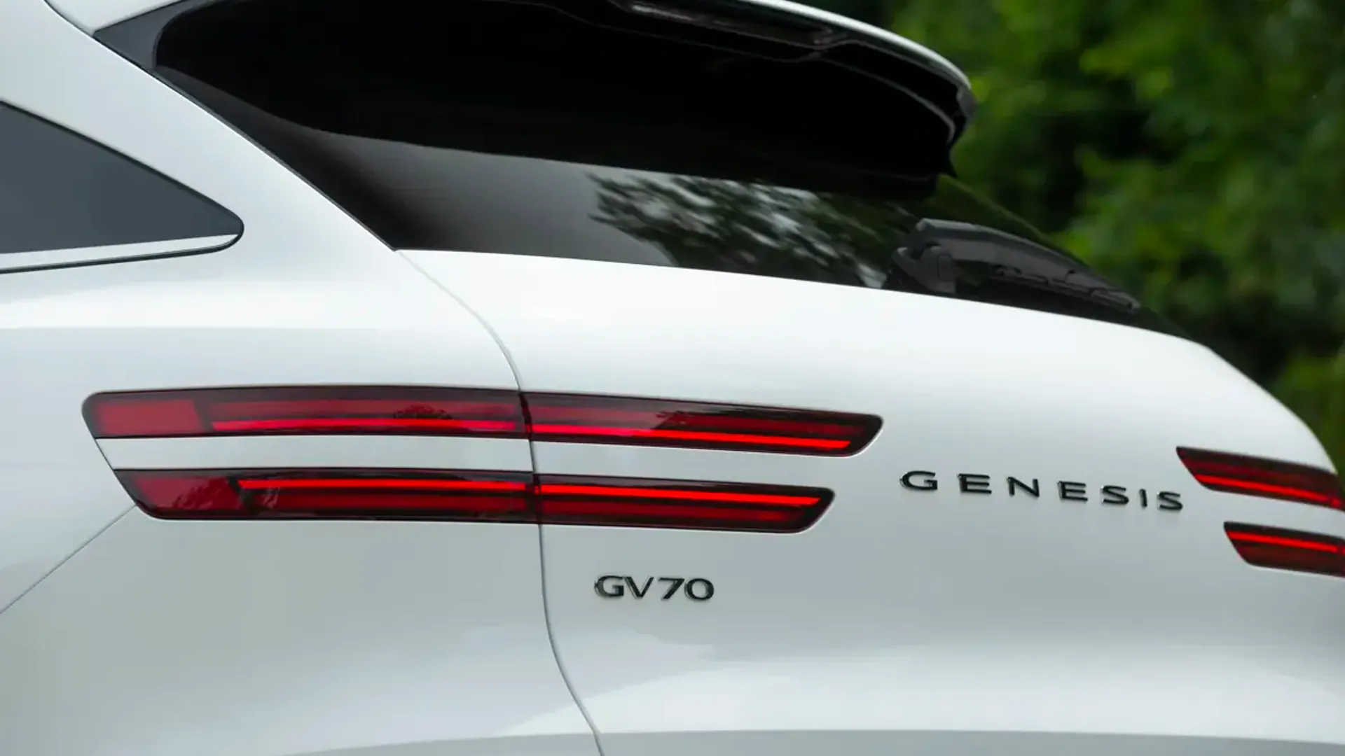 Elettronauti - Genesis Electrified GV70 AWD - Grigio - Esterno - Vista posteriore