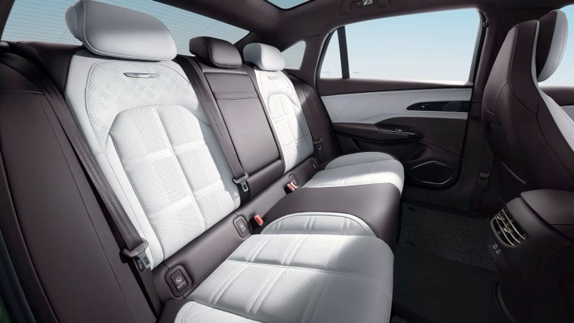 Hongqi EH7 111 kWh Long Range