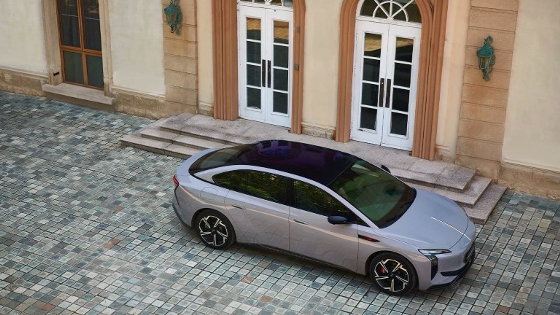 Hongqi EH7 111 kWh Long Range