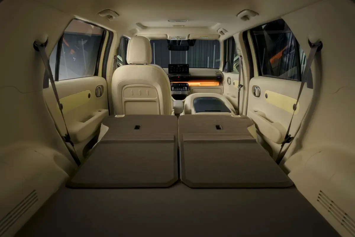 Elettronauti - Hyundai Inster Standard Range - Bianco - Vano di carico - Bagagliaio