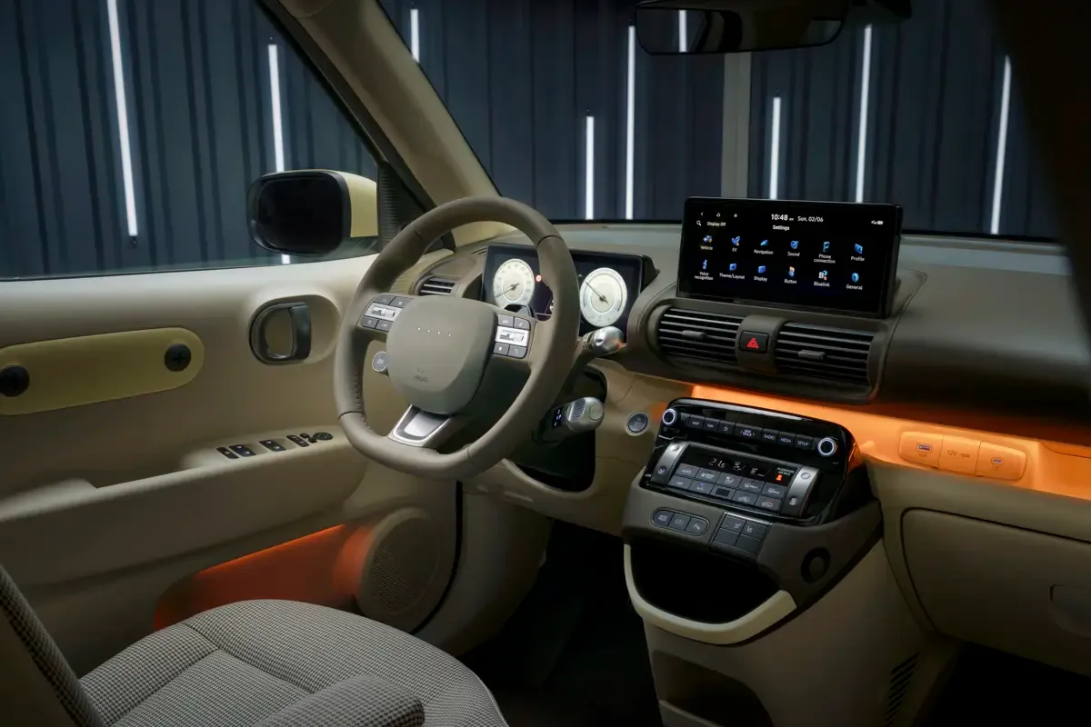 Elettronauti - Hyundai Inster Standard Range - Plancia - Vista della plancia
