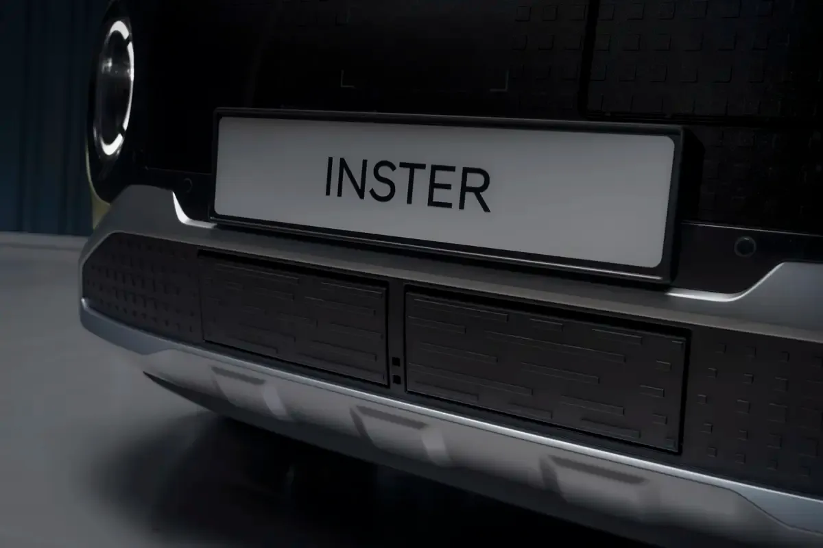 Elettronauti - Hyundai Inster Standard Range - Beige - Esterno - Vista anteriore a tre quarti
