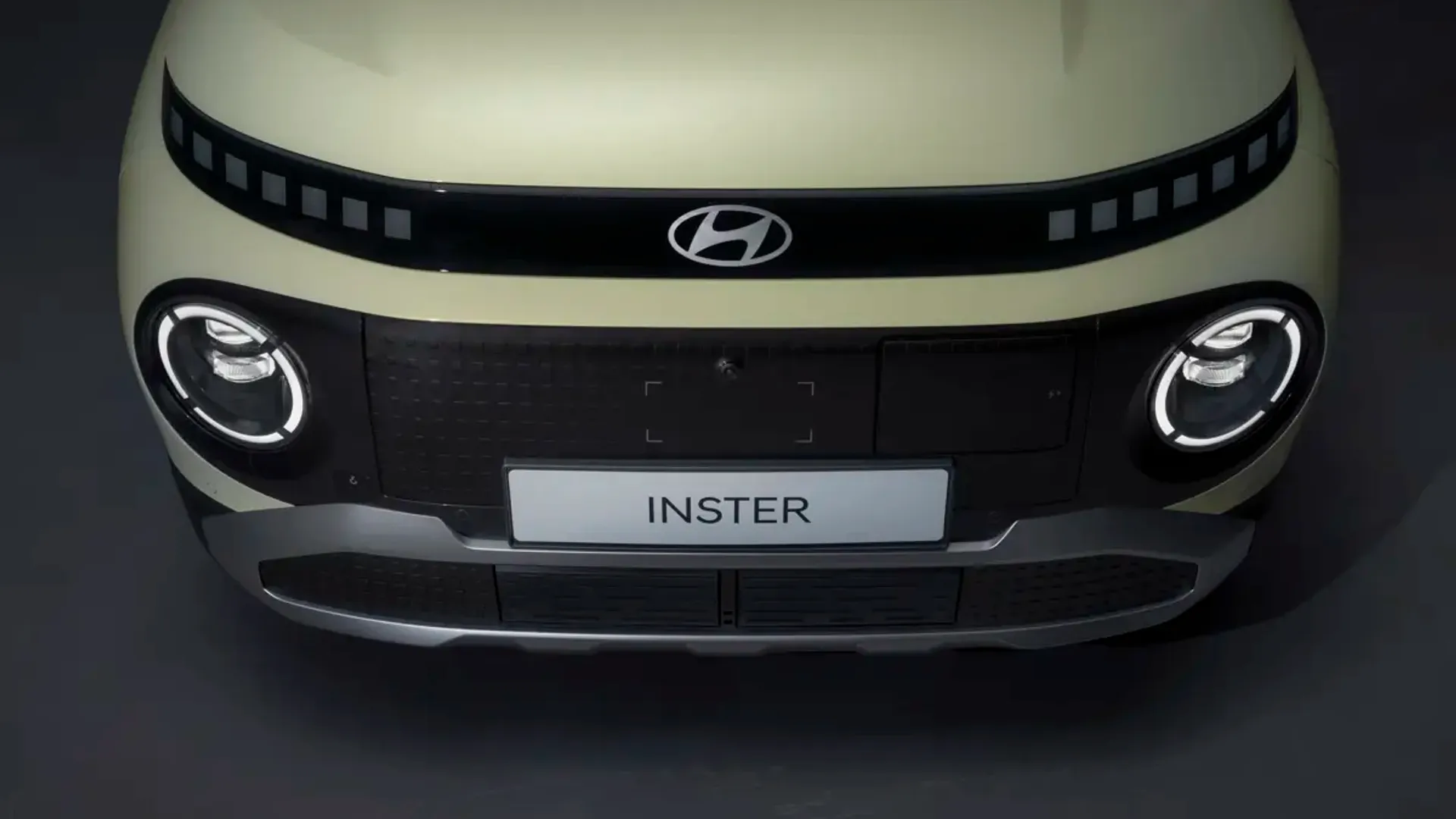 Elettronauti - Hyundai Inster Standard Range - Grigio - Esterno - Vista anteriore a tre quarti