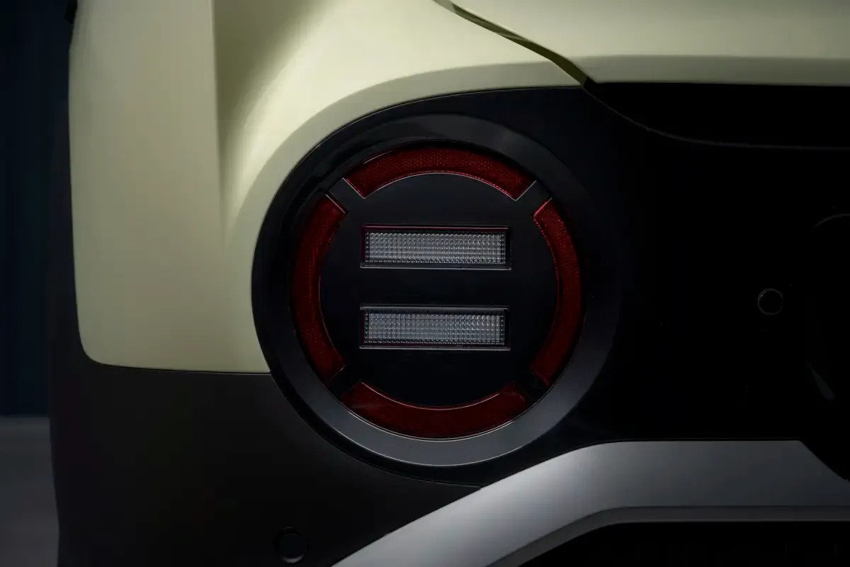 Elettronauti - Hyundai Inster Standard Range - Matte Grey - Esterno - Vista anteriore a tre quarti
