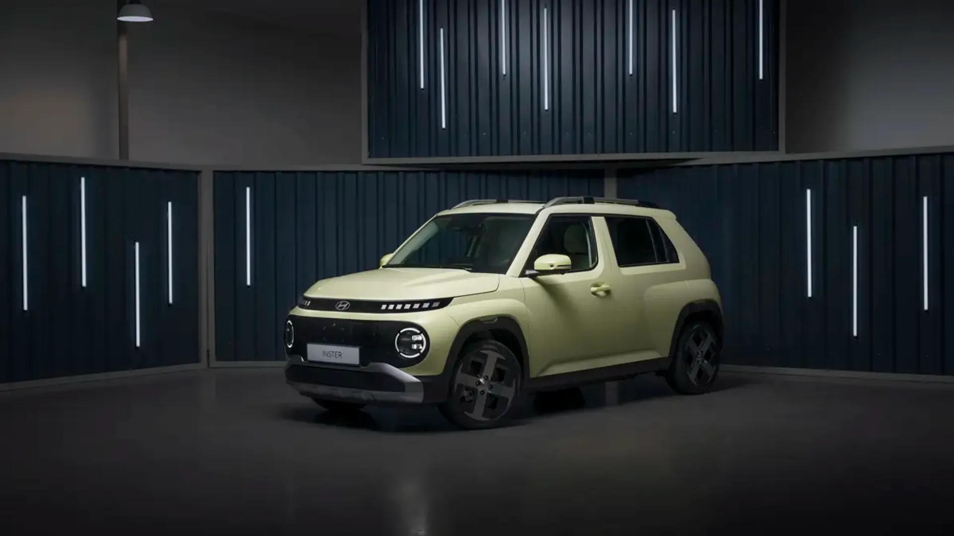 Elettronauti - Hyundai Inster Standard Range - Argento - Esterno - Vista anteriore a tre quarti