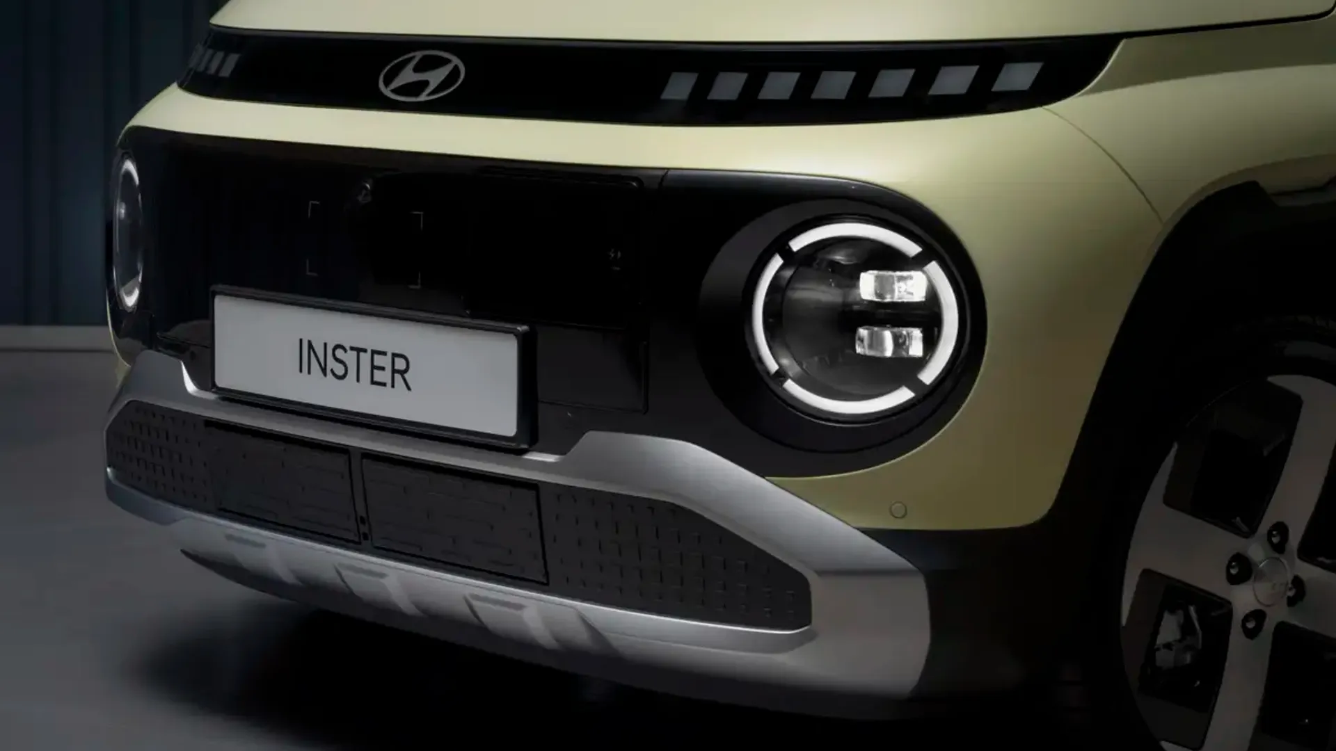 Elettronauti - Hyundai Inster Standard Range - Bianco - Esterno - Vista anteriore a tre quarti