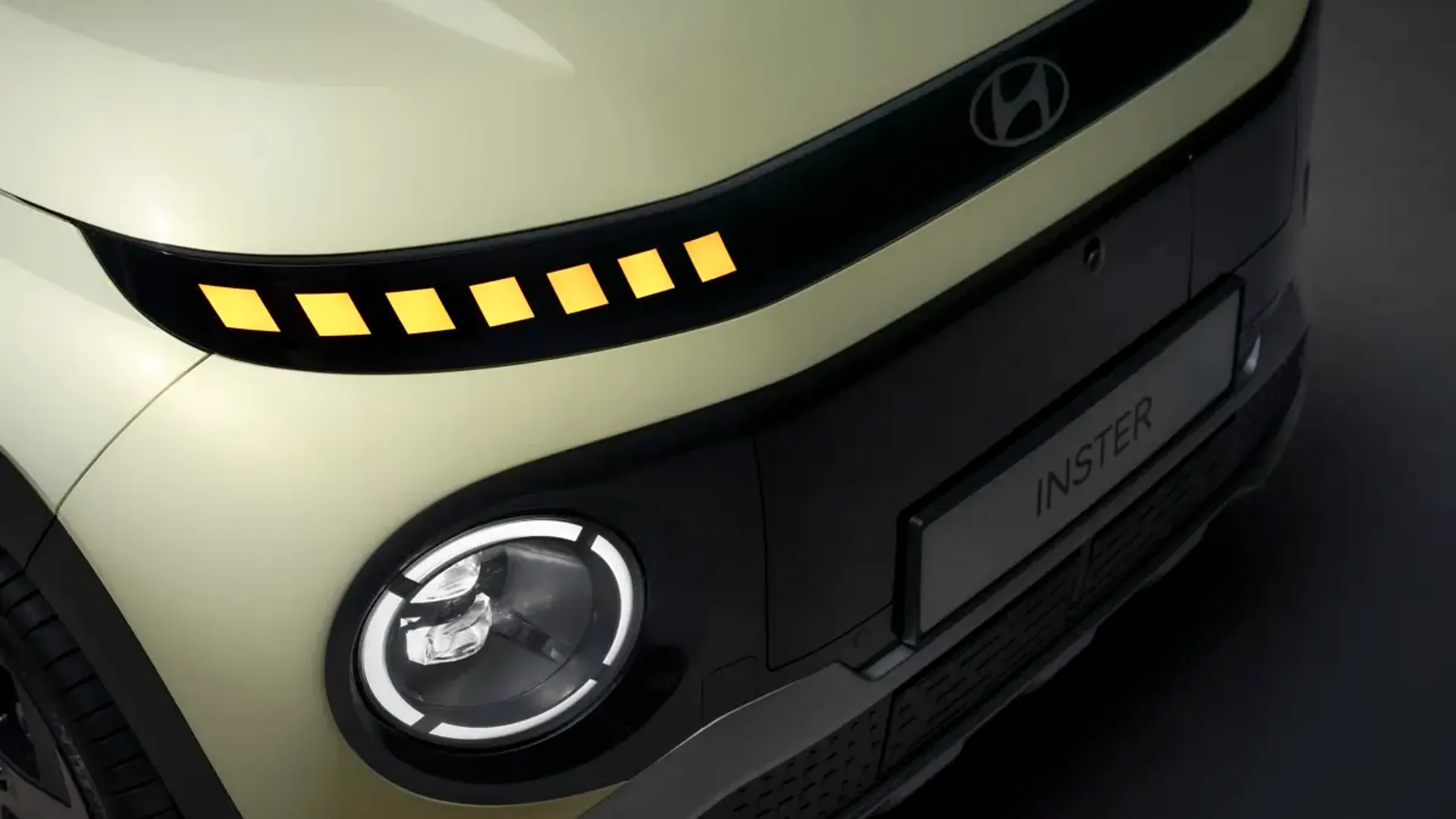 Elettronauti - Hyundai Inster Standard Range - Giallo - Esterno - Vista anteriore a tre quarti