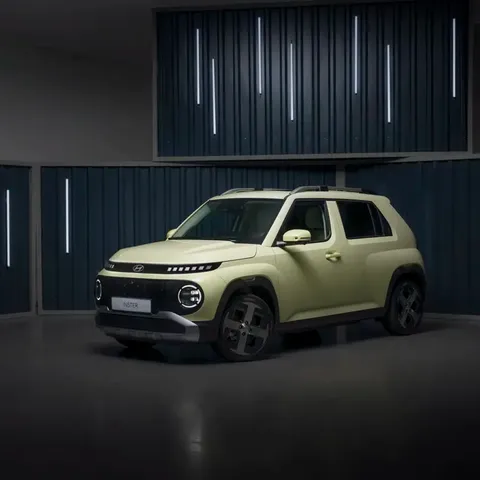 Elettronauti - Hyundai Inster Standard Range - Beige - Esterno - Vista anteriore a tre quarti