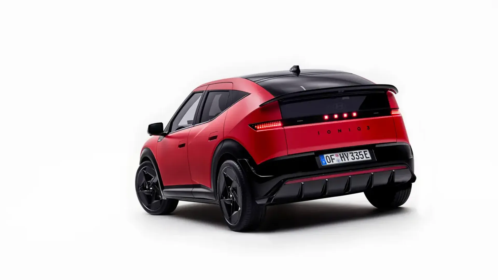 Elettronauti - Hyundai Ioniq 3 Standard Range - Matte Grey - Esterno - Vista anteriore a tre quarti