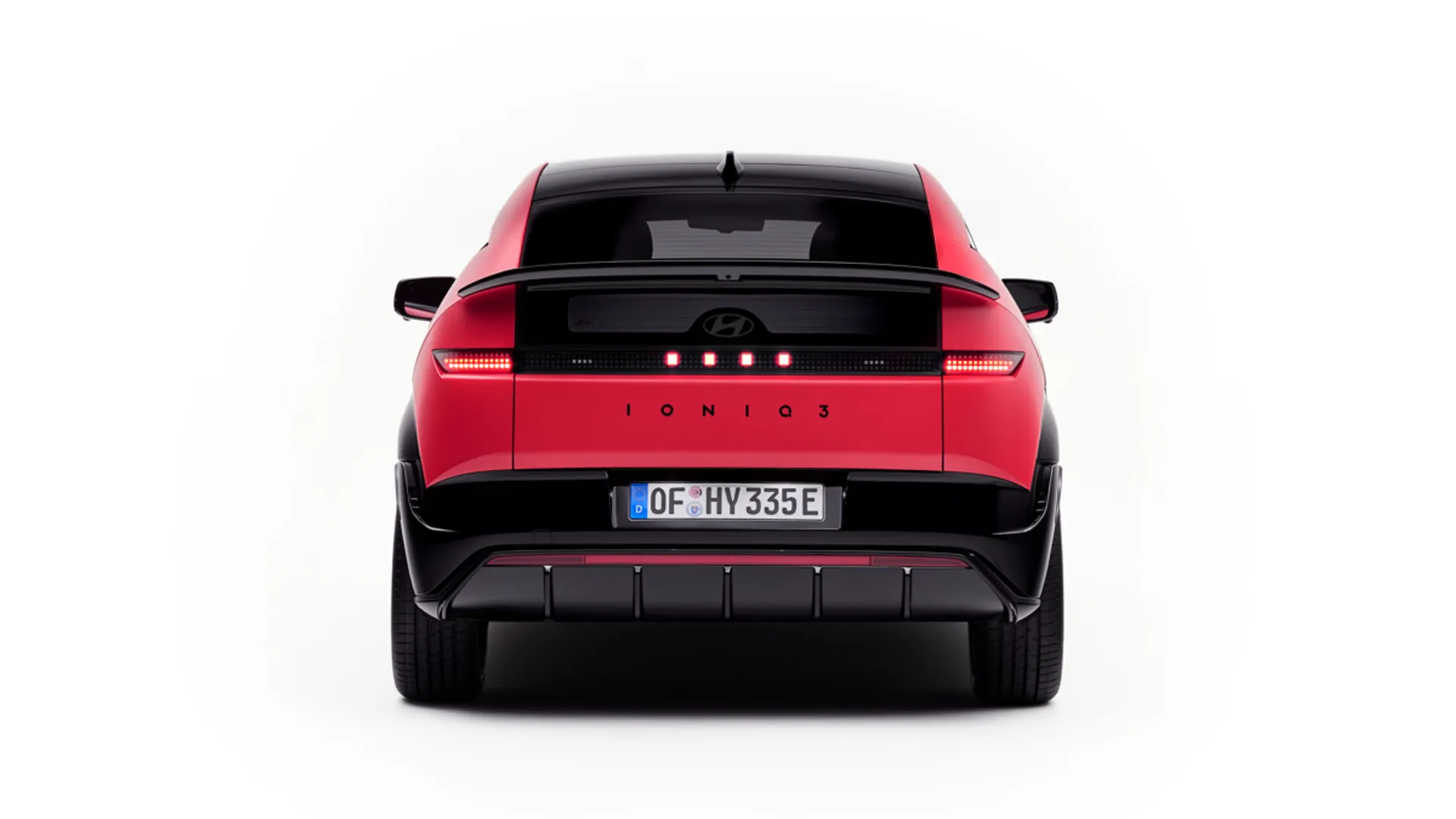 Elettronauti - Hyundai Ioniq 3 Standard Range - Argento - Esterno - Vista anteriore a tre quarti
