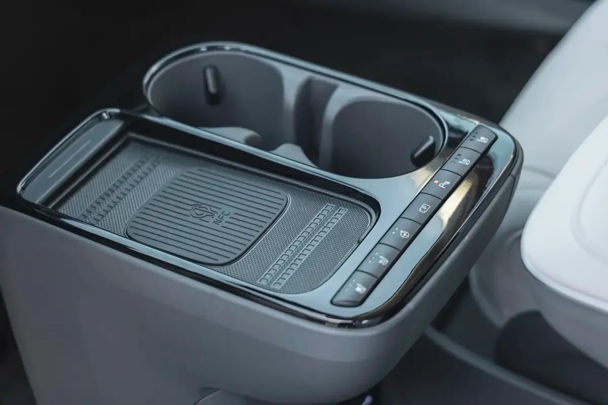 Elettronauti - Hyundai Ioniq 5 Long Range AWD - Grigio - Esterno - Vista anteriore a tre quarti