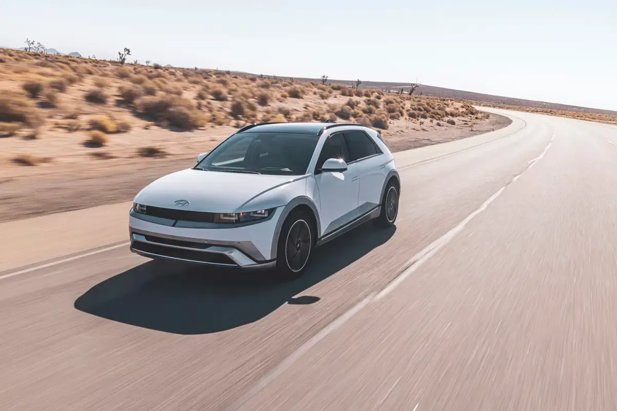 Elettronauti - Hyundai Ioniq 5 Long Range AWD - Grigio - Esterno - Vista anteriore a tre quarti