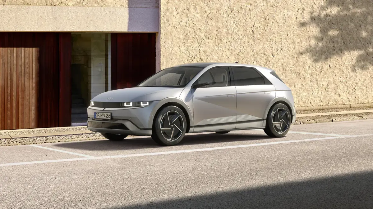Elettronauti - Hyundai Ioniq 5 Long Range AWD - Grigio - Esterno - Vista anteriore a tre quarti
