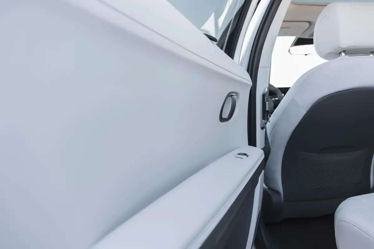 Elettronauti - Hyundai Ioniq 5 Long Range AWD - Matte Gold - Esterno - Vista anteriore a tre quarti