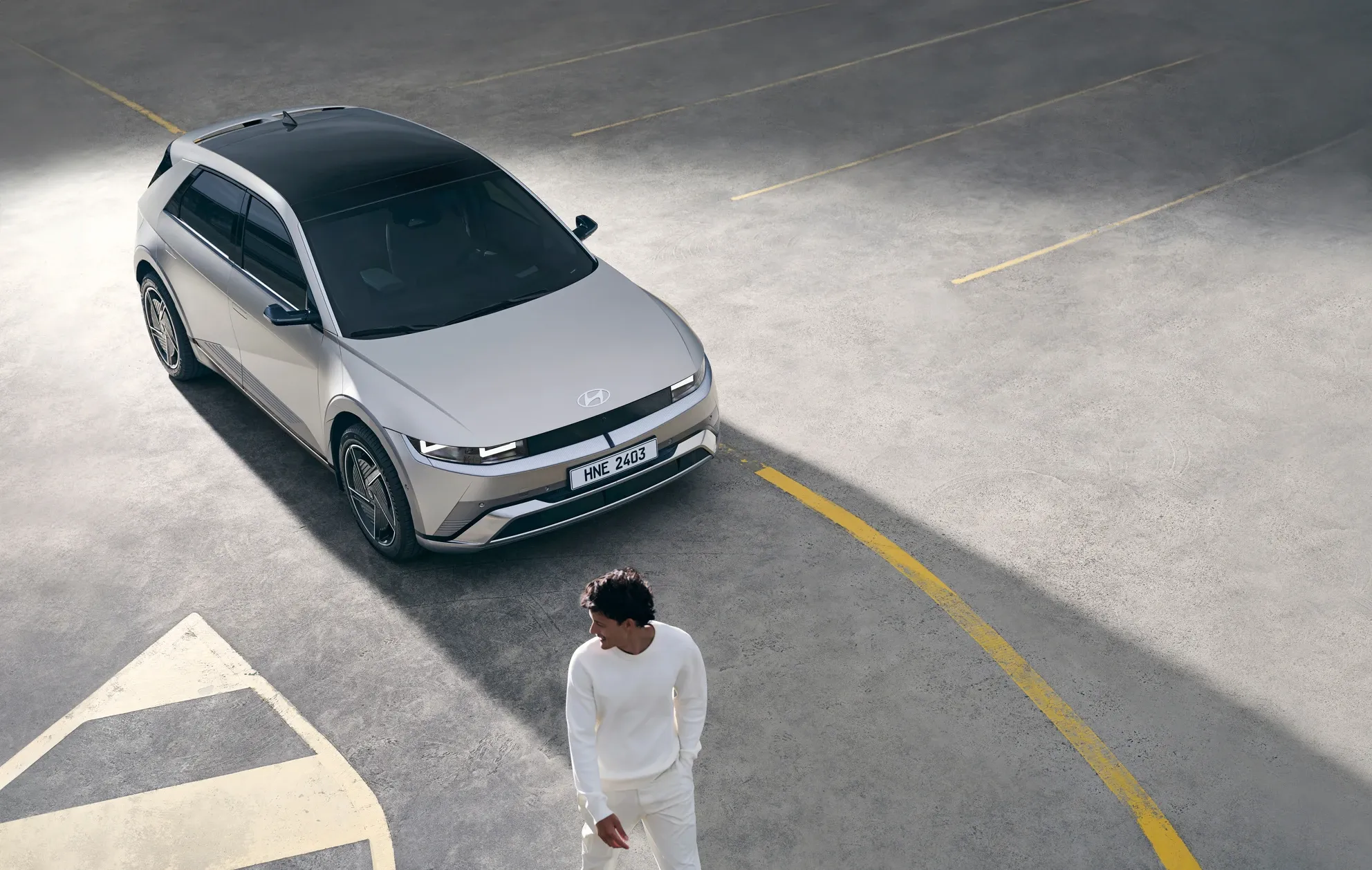 Elettronauti - Hyundai Ioniq 5 Long Range AWD - Argento - Esterno - Vista anteriore a tre quarti