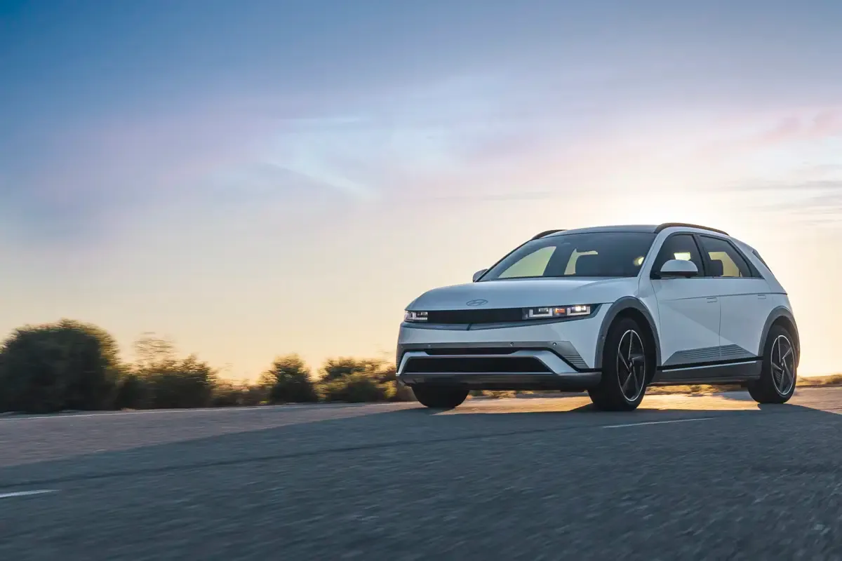 Elettronauti - Hyundai Ioniq 5 Long Range AWD - Argento - Esterno - Vista anteriore a tre quarti