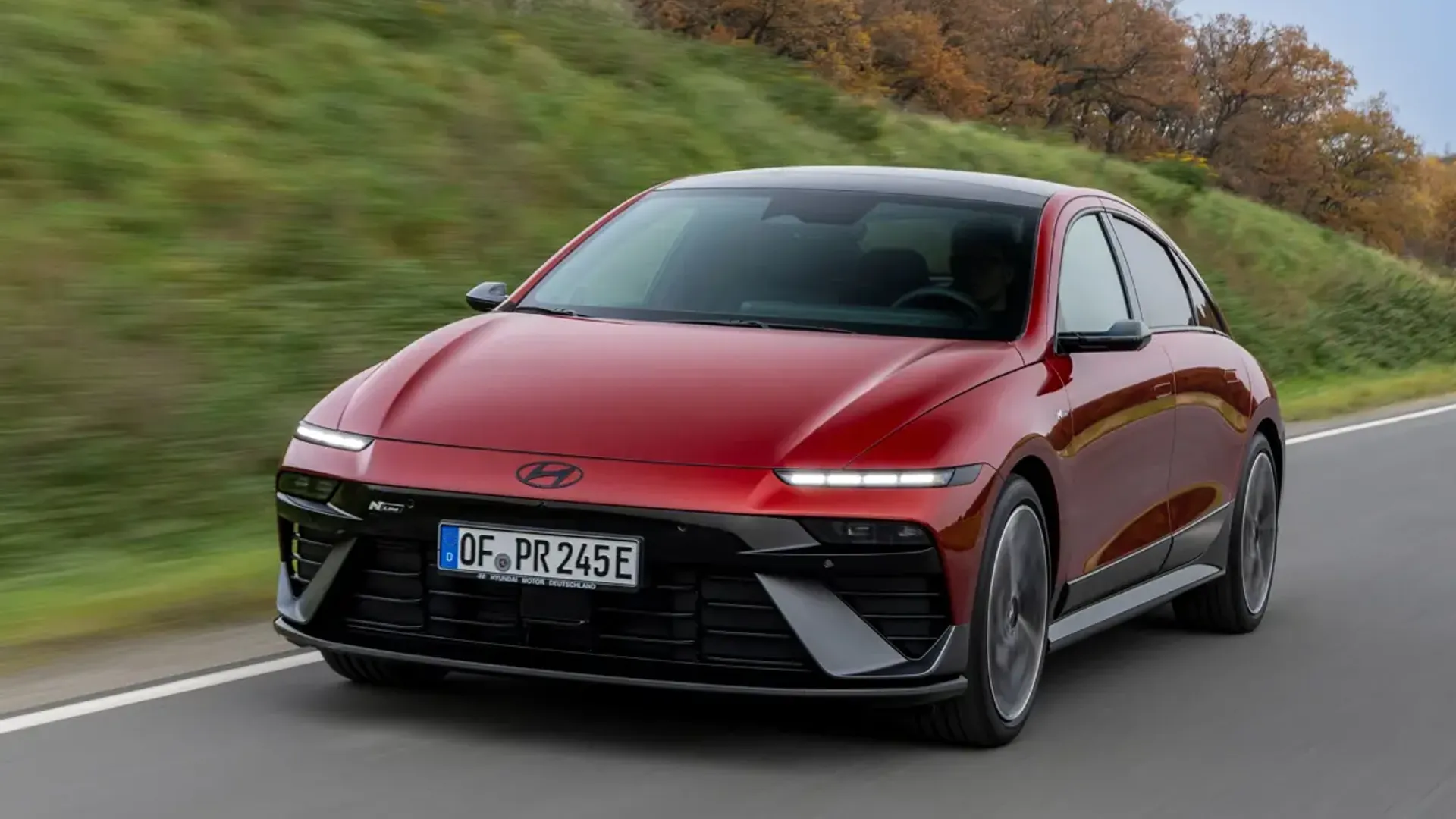 Elettronauti - Hyundai Ioniq 6 63 kWh RWD - Blu - Esterno - Vista anteriore a tre quarti