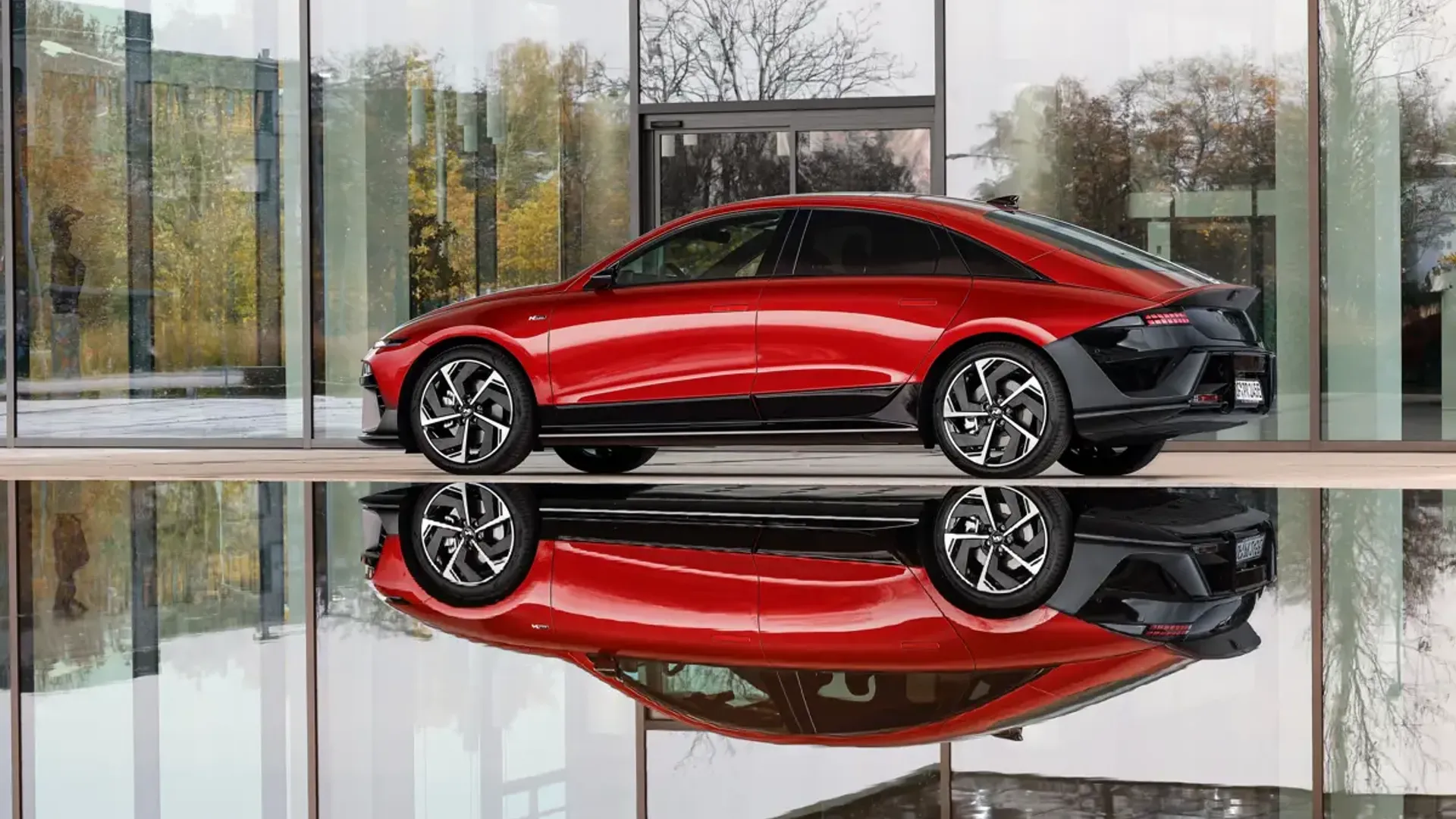 Elettronauti - Hyundai Ioniq 6 63 kWh RWD - Grigio - Esterno - Vista anteriore a tre quarti