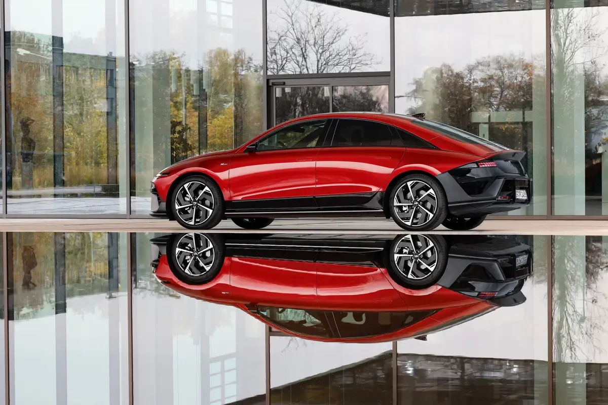 Elettronauti - Hyundai Ioniq 6 63 kWh RWD - Grigio - Esterno - Vista anteriore a tre quarti