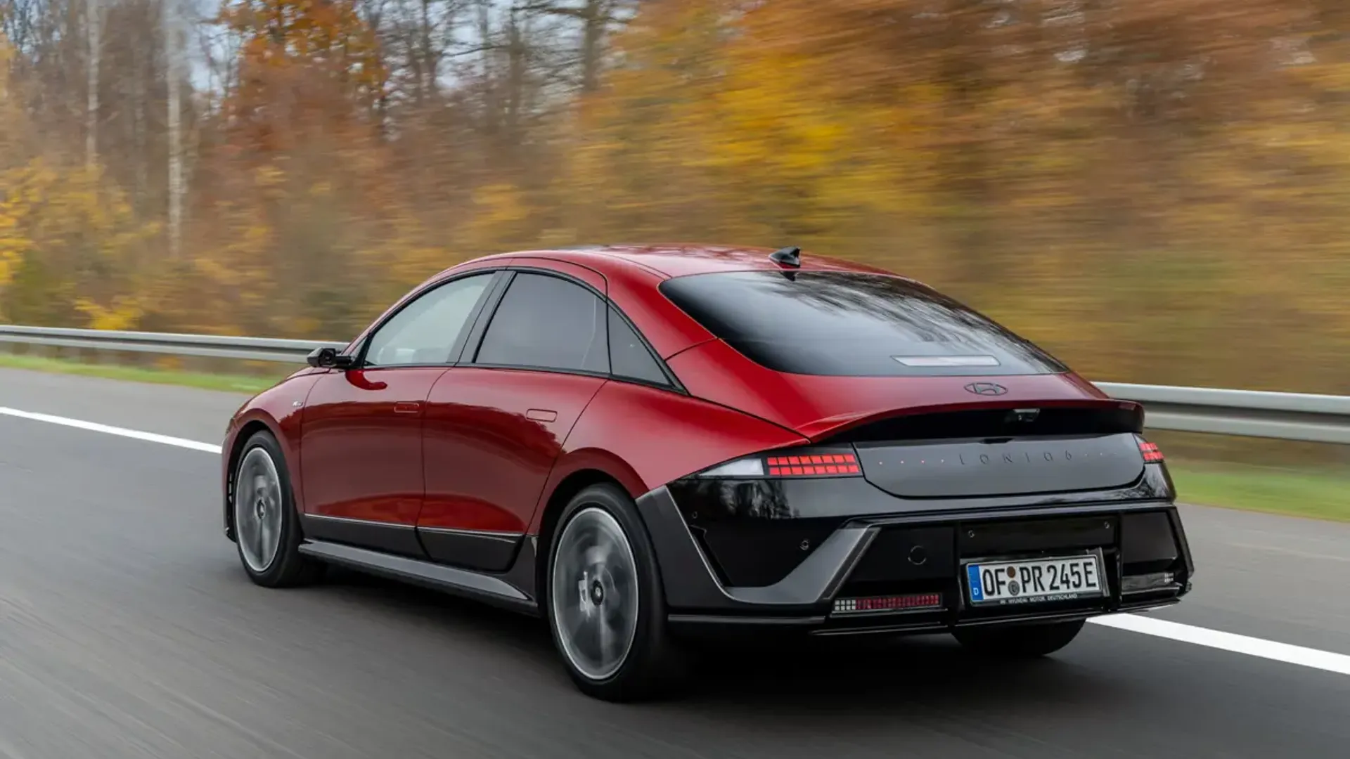 Elettronauti - Hyundai Ioniq 6 84 kWh RWD - Matte Grey - Esterno - Vista anteriore a tre quarti