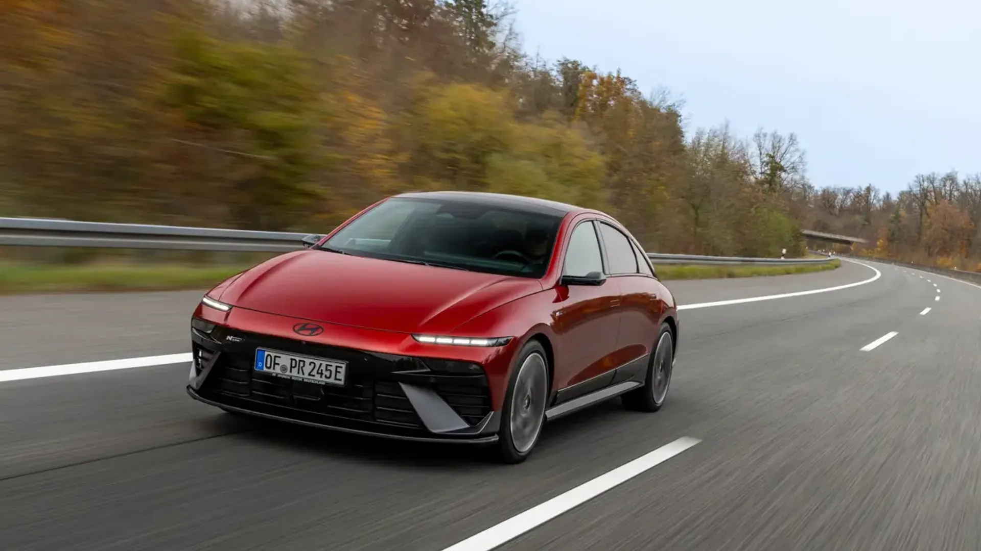 Elettronauti - Hyundai Ioniq 6 63 kWh RWD - Matte Grey - Esterno - Vista anteriore a tre quarti