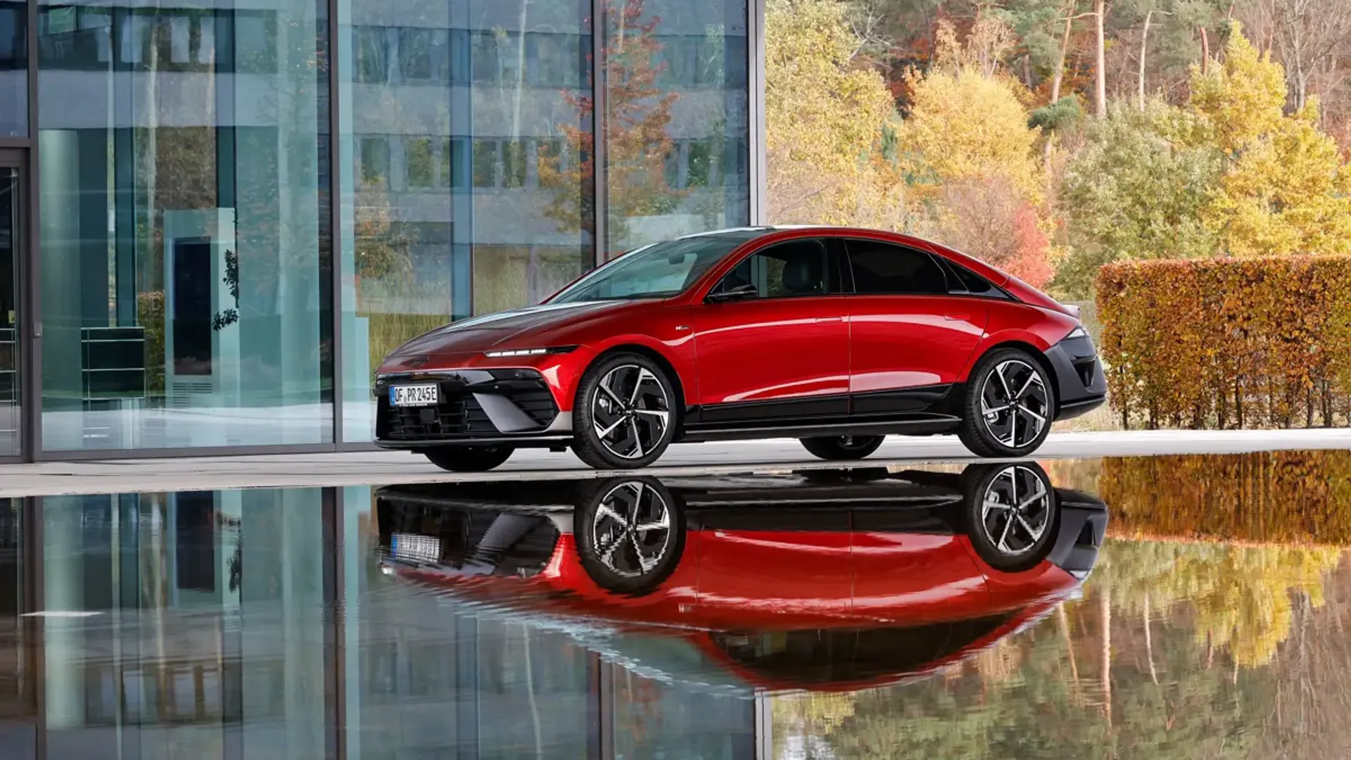Elettronauti - Hyundai Ioniq 6 63 kWh RWD - Argento - Esterno - Vista anteriore a tre quarti