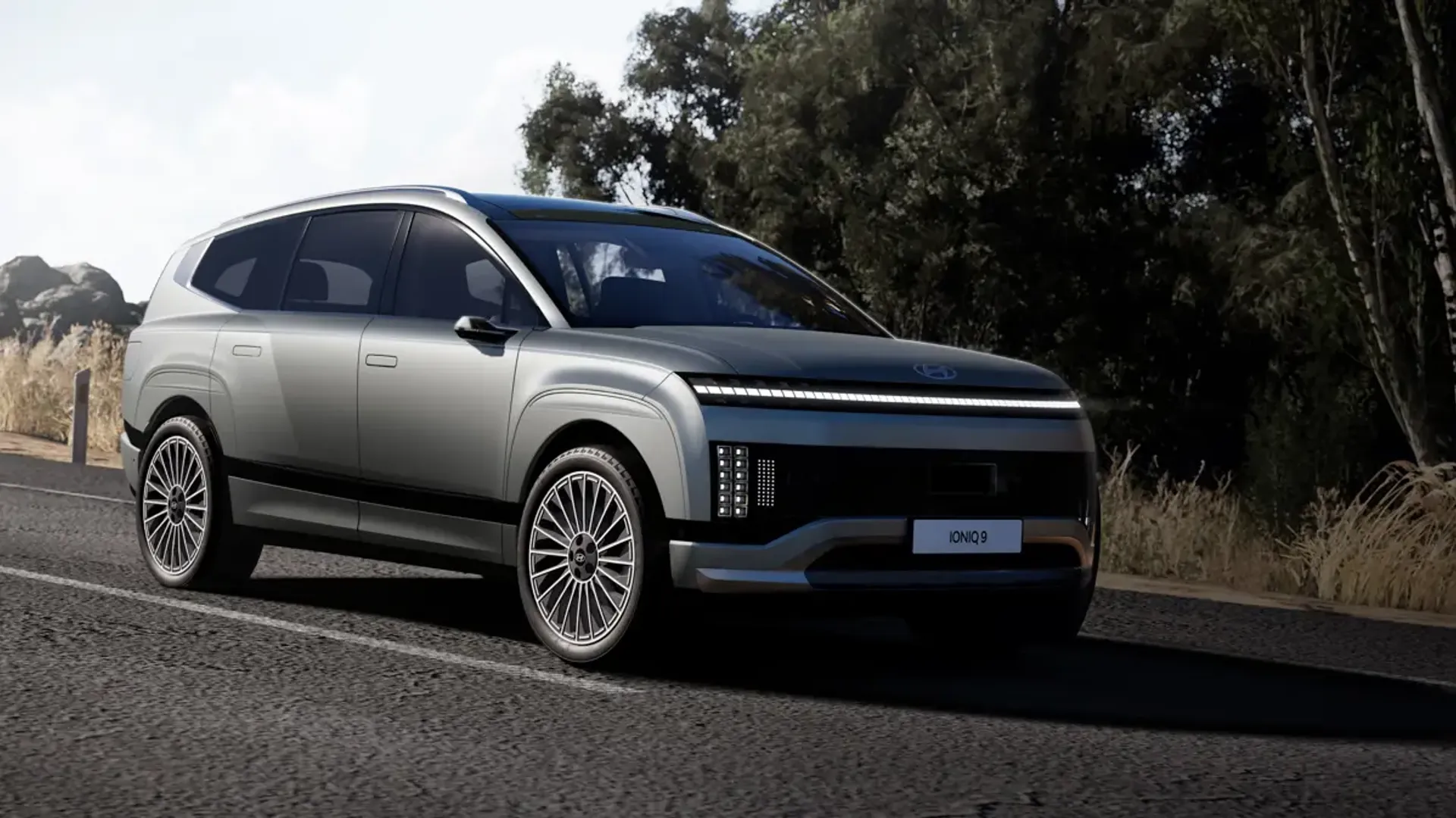 Elettronauti - Hyundai Ioniq 9 Long Range RWD - Oro - Esterno - Vista anteriore a tre quarti